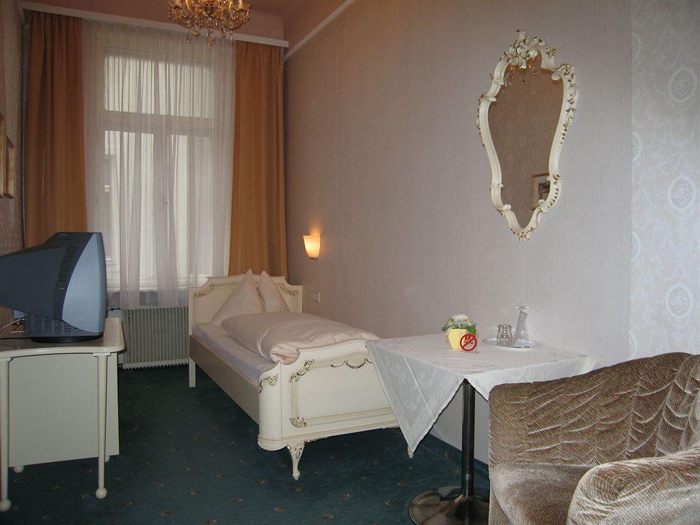 Hotel Pension Baronesse Wenen Buitenkant foto